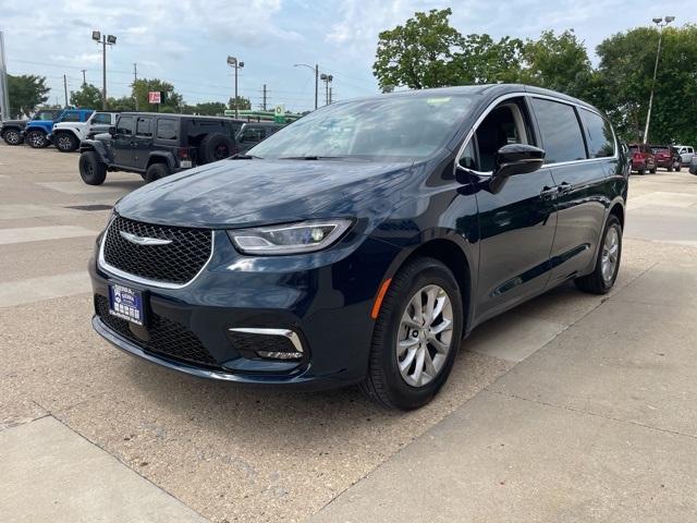 new 2024 Chrysler Pacifica car, priced at $41,990