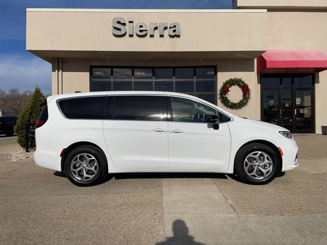 new 2024 Chrysler Pacifica car, priced at $50,615