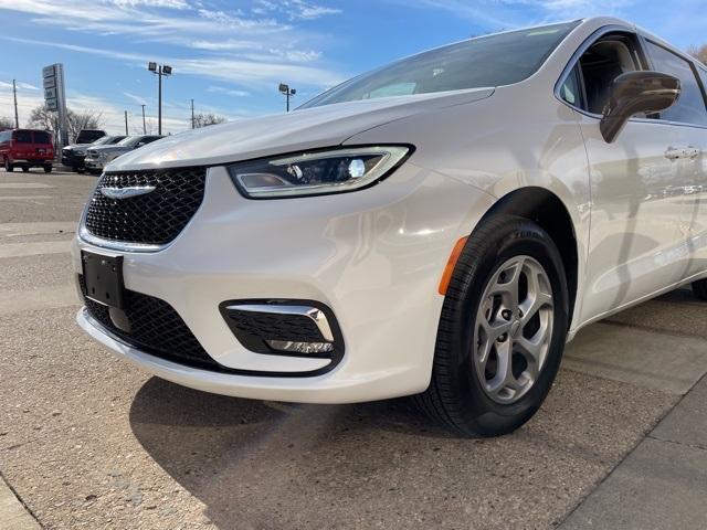 new 2024 Chrysler Pacifica car, priced at $50,615