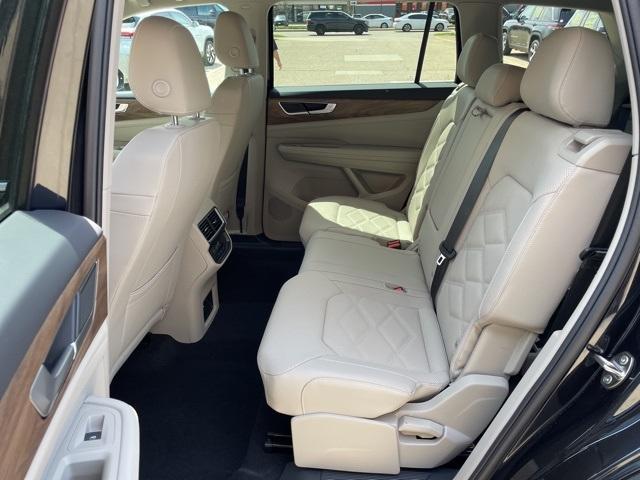 new 2025 Volkswagen Atlas car