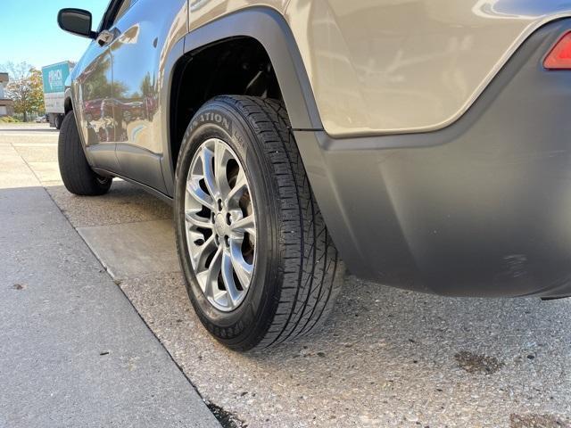 used 2020 Jeep Cherokee car, priced at $15,549