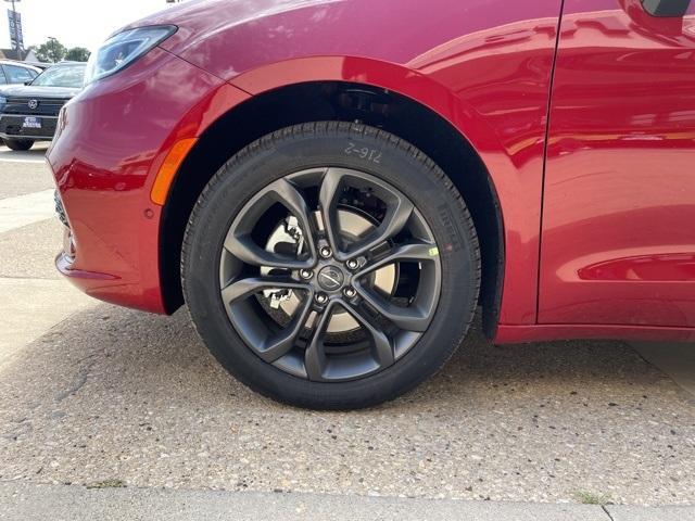 new 2026 Chrysler Pacifica car, priced at $43,541