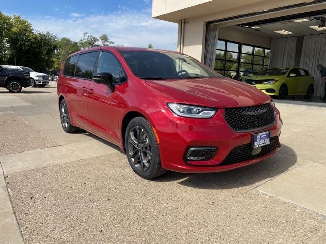 new 2026 Chrysler Pacifica car, priced at $43,541