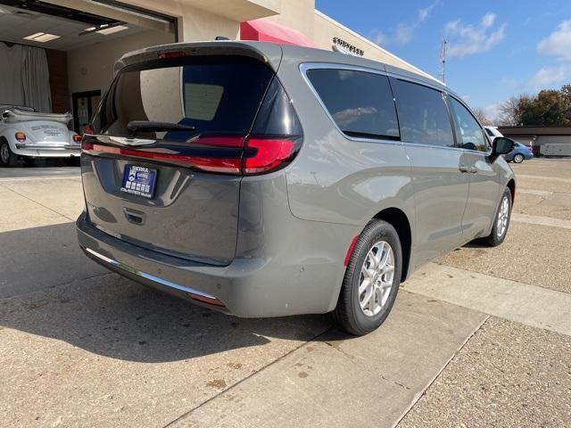 new 2025 Chrysler Pacifica car, priced at $44,920