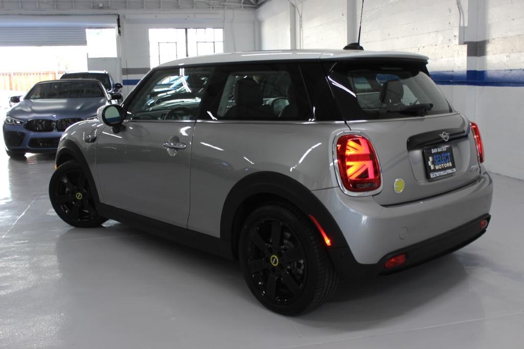 used 2024 MINI SE Hardtop car, priced at $24,998