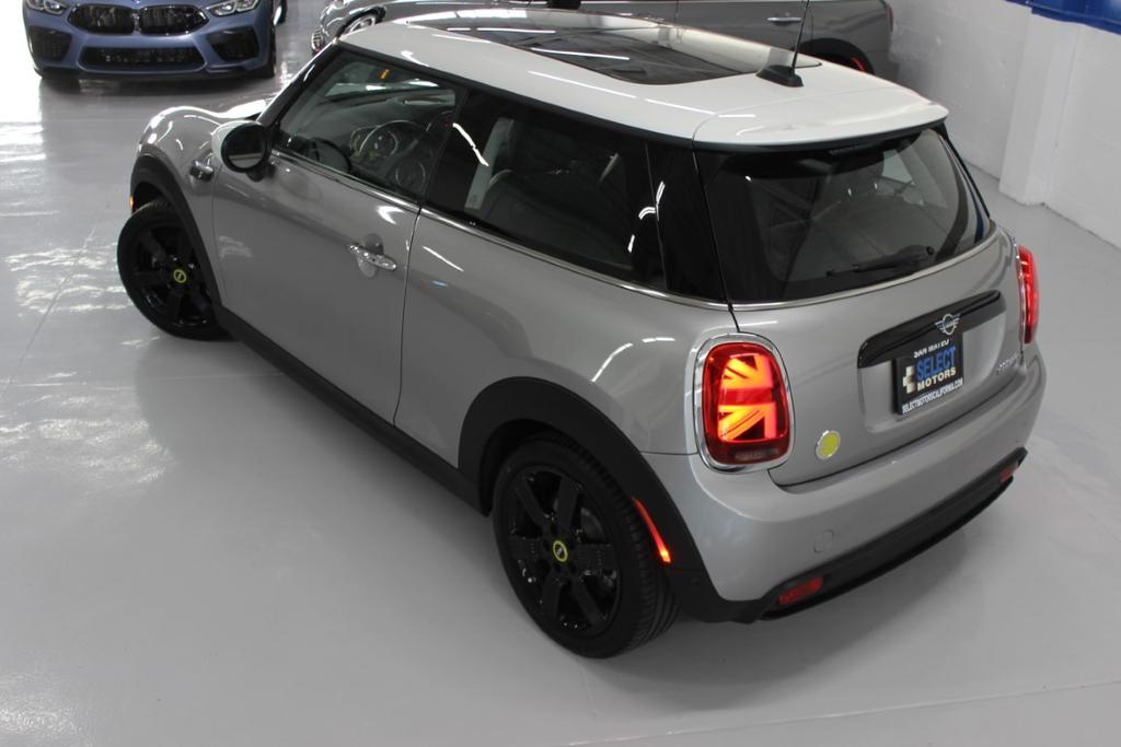 used 2024 MINI SE Hardtop car, priced at $24,998