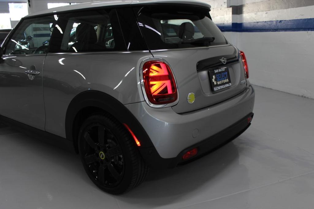 used 2024 MINI SE Hardtop car, priced at $24,998