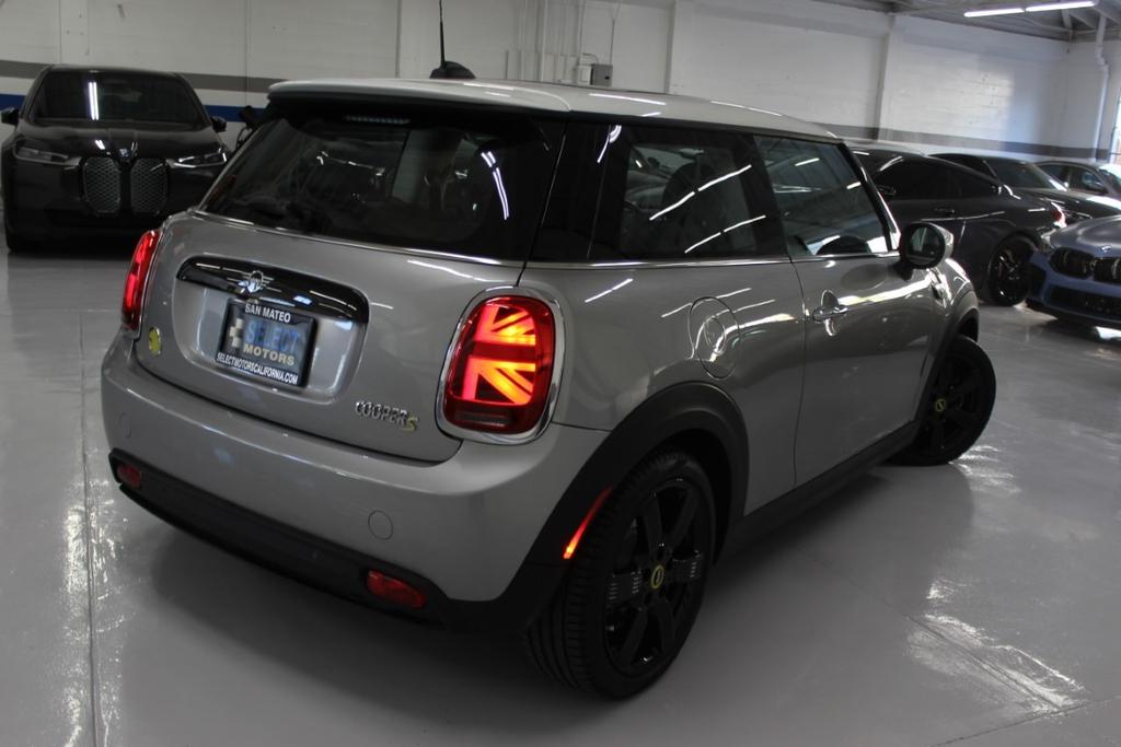 used 2024 MINI SE Hardtop car, priced at $24,998