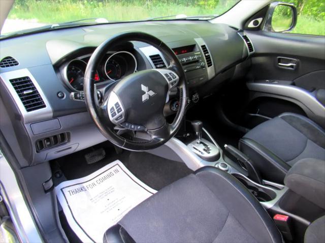 used 2009 Mitsubishi Outlander car, priced at $7,995