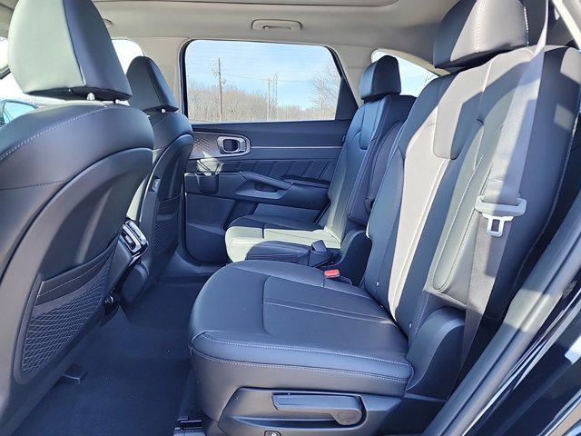 new 2025 Kia Sorento car, priced at $38,639