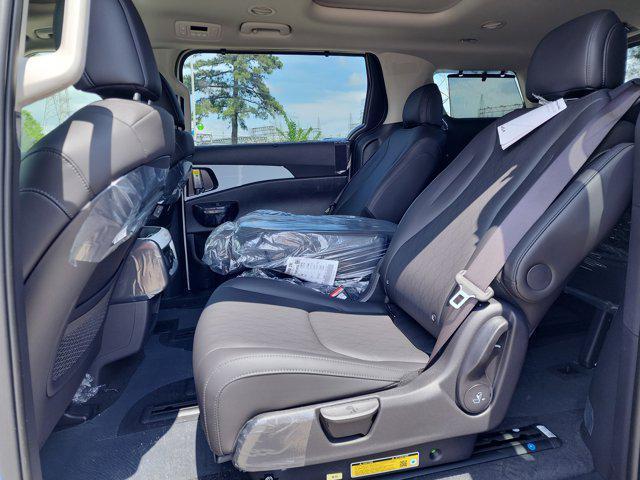 new 2025 Kia Carnival Hybrid car, priced at $50,620