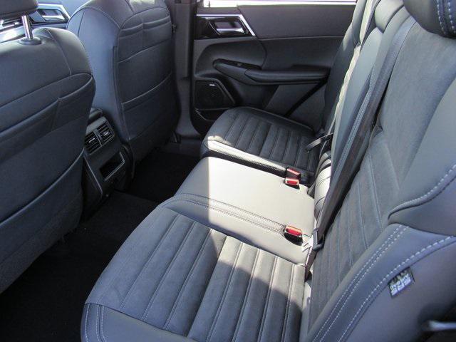 new 2025 Mitsubishi Outlander car, priced at $26,700