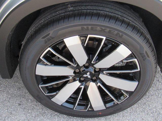 new 2025 Mitsubishi Outlander car, priced at $26,105