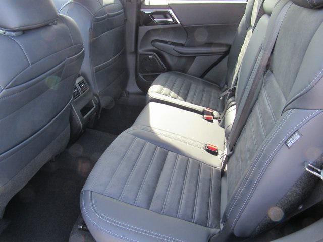 new 2025 Mitsubishi Outlander car, priced at $26,105
