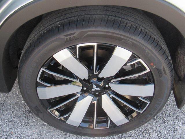new 2025 Mitsubishi Outlander car, priced at $25,190