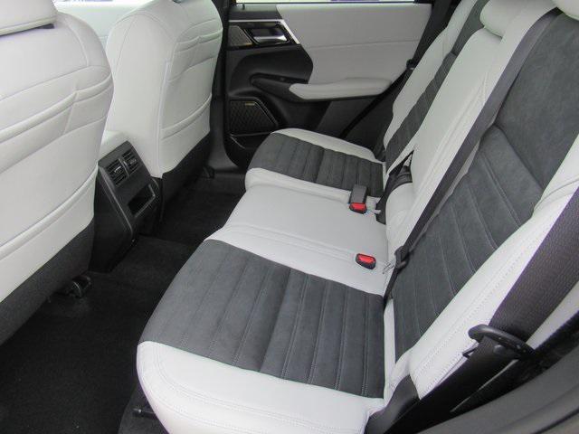 new 2025 Mitsubishi Outlander car, priced at $30,040