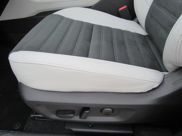 new 2025 Mitsubishi Outlander car, priced at $30,040