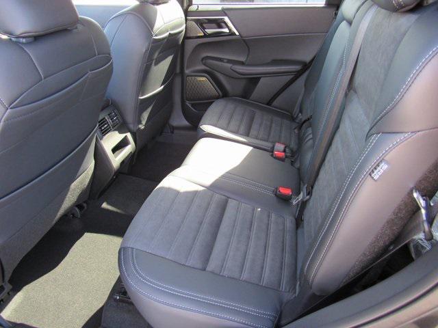 new 2025 Mitsubishi Outlander car, priced at $31,445