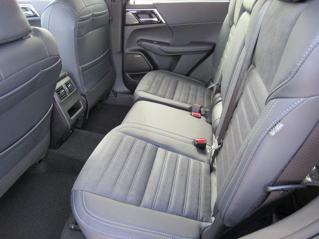 new 2025 Mitsubishi Outlander car, priced at $29,345