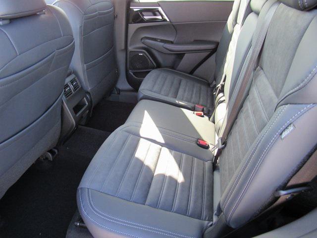new 2025 Mitsubishi Outlander car, priced at $26,105