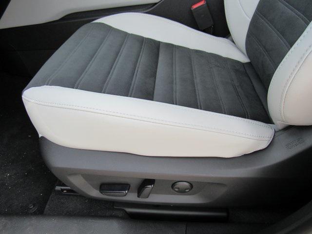 new 2025 Mitsubishi Outlander car, priced at $29,755