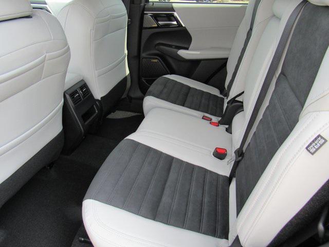 new 2025 Mitsubishi Outlander car, priced at $29,755