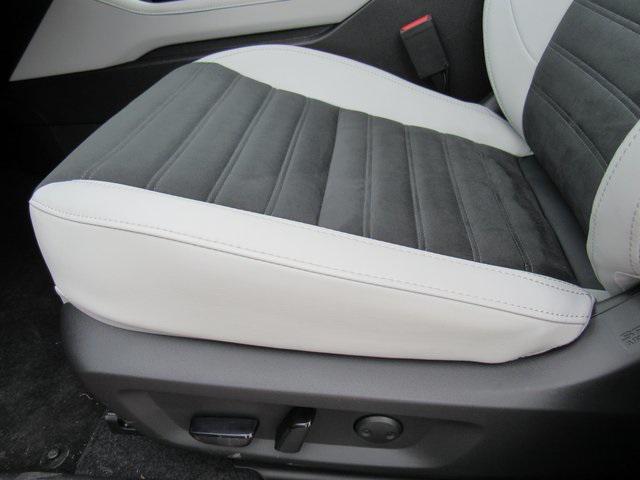 new 2025 Mitsubishi Outlander car, priced at $36,215