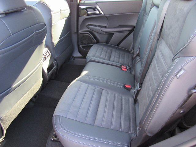 new 2025 Mitsubishi Outlander car, priced at $27,025