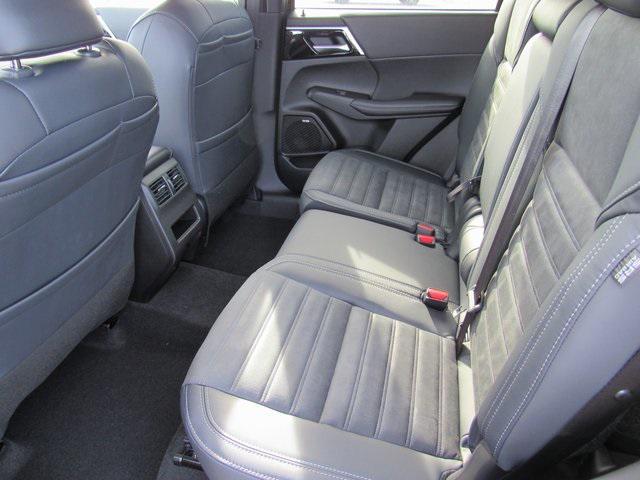 new 2025 Mitsubishi Outlander car, priced at $26,105