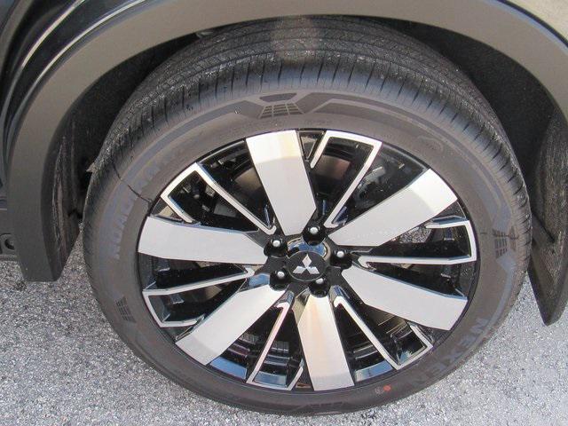 new 2025 Mitsubishi Outlander car, priced at $25,205