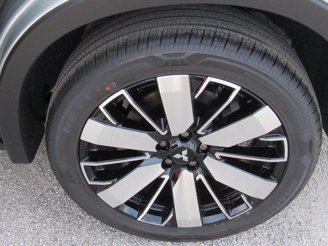 new 2025 Mitsubishi Outlander car, priced at $26,105