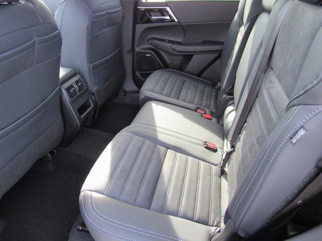 new 2025 Mitsubishi Outlander car, priced at $26,105