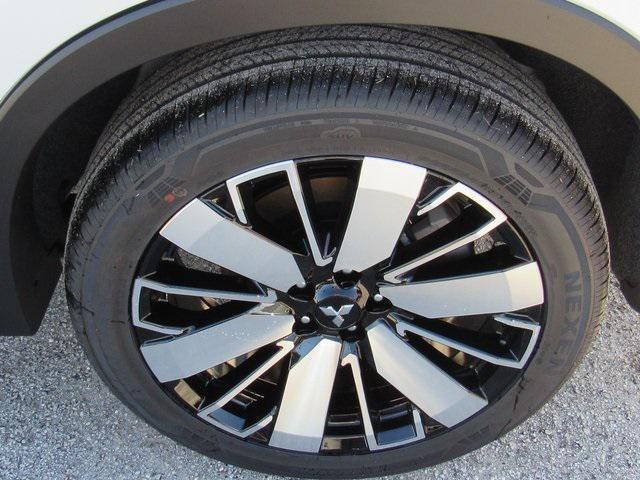 new 2025 Mitsubishi Outlander car, priced at $32,040