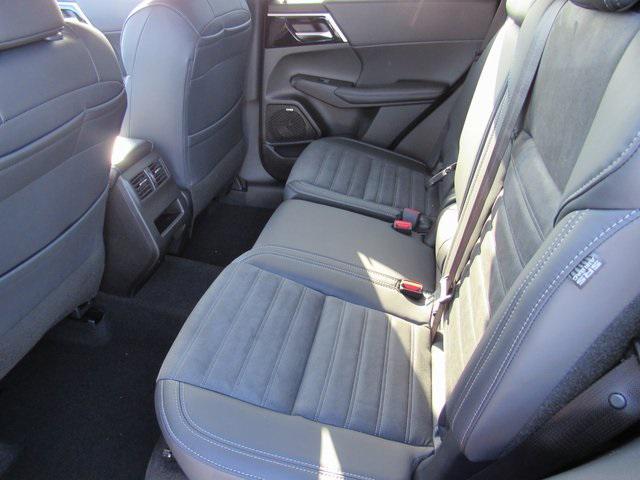 new 2025 Mitsubishi Outlander car, priced at $26,205