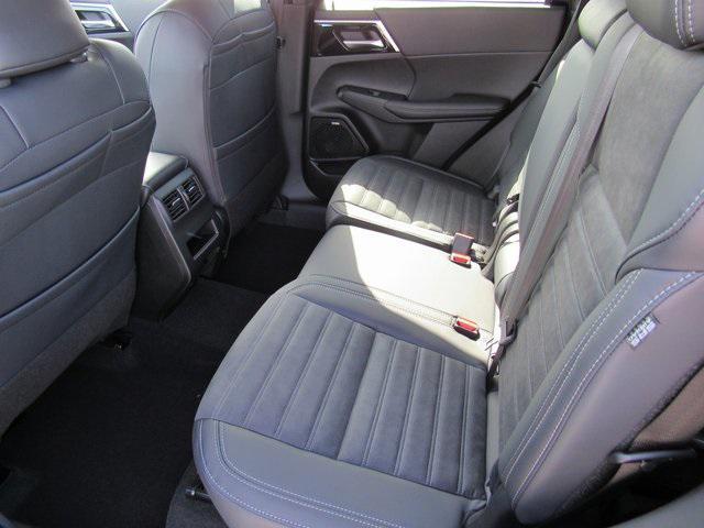 new 2025 Mitsubishi Outlander car, priced at $25,190