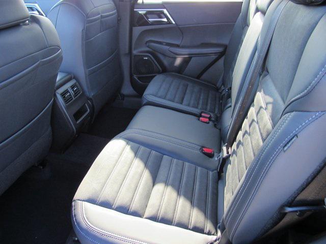new 2025 Mitsubishi Outlander car, priced at $26,105