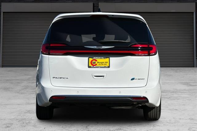 new 2025 Chrysler Pacifica Hybrid car