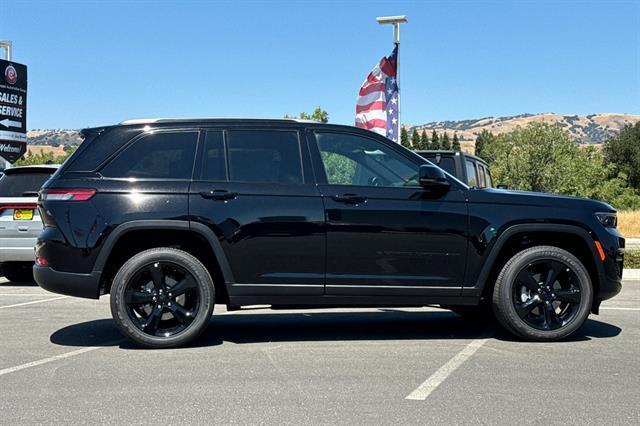 new 2025 Jeep Grand Cherokee car, priced at $42,225