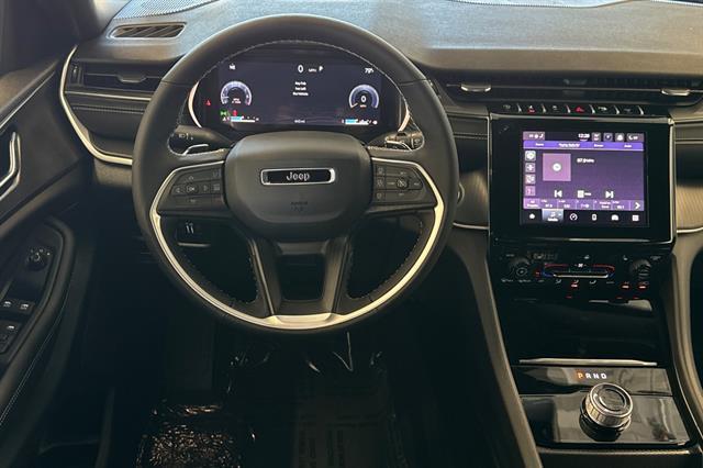 new 2025 Jeep Grand Cherokee car, priced at $42,225