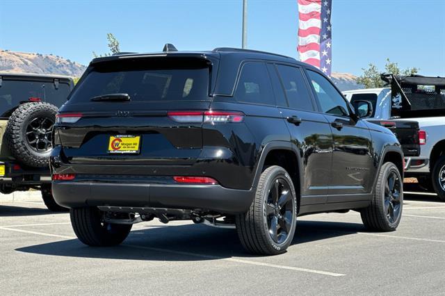 new 2025 Jeep Grand Cherokee car, priced at $42,225