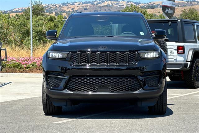 new 2025 Jeep Grand Cherokee car, priced at $42,225