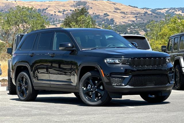 new 2025 Jeep Grand Cherokee car, priced at $42,225