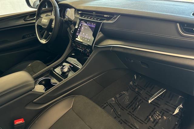 new 2025 Jeep Grand Cherokee car, priced at $42,225