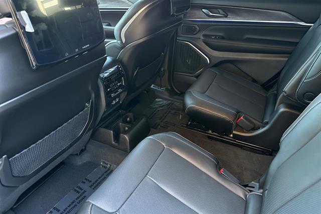 new 2025 Jeep Grand Cherokee L car, priced at $62,047