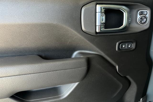 new 2025 Jeep Wrangler car, priced at $48,402