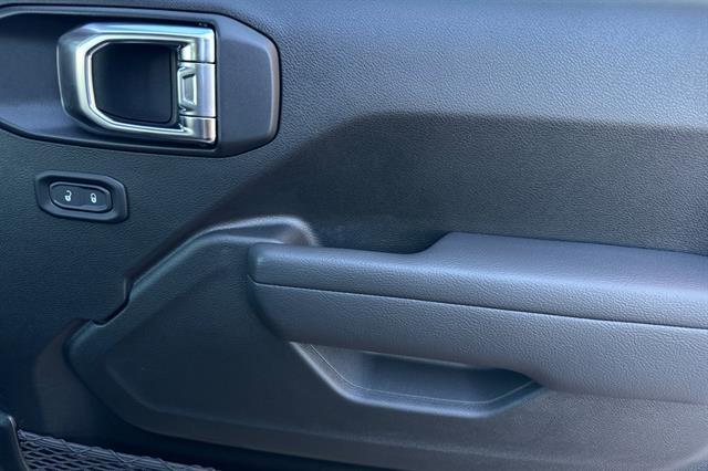 new 2025 Jeep Wrangler car, priced at $43,125