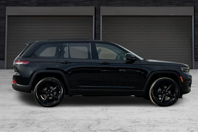 new 2025 Jeep Grand Cherokee car, priced at $43,470