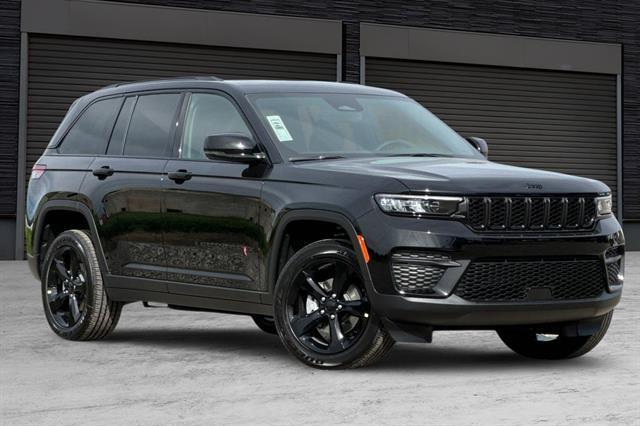 new 2025 Jeep Grand Cherokee car, priced at $43,470