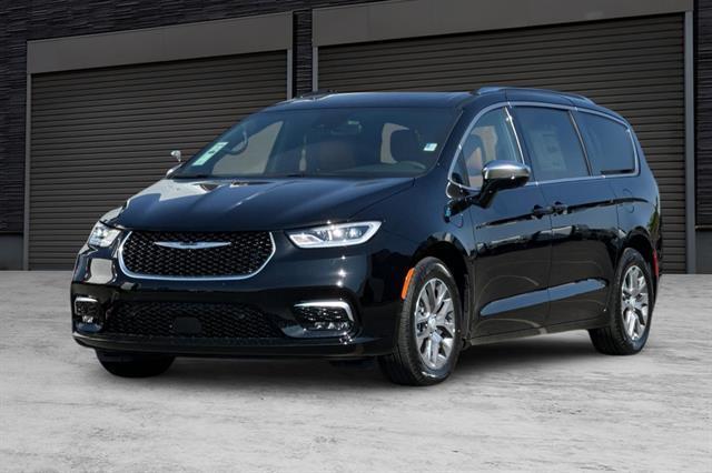 new 2025 Chrysler Pacifica Hybrid car, priced at $55,541