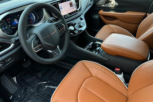 new 2025 Chrysler Pacifica Hybrid car, priced at $55,541